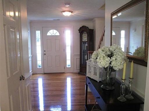2nd image of 33 Lamplighter Dr