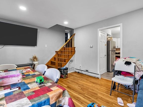 3rd image of 208 E Price St