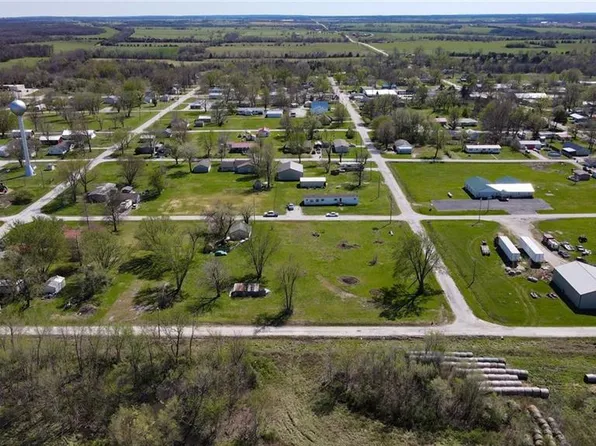 College St, Weaubleau, MO 65774