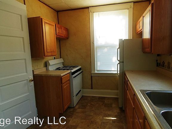 2nd image of 948 Mansion Ave #2