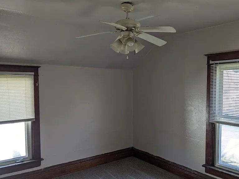 326 E Hickory St — Photo 11