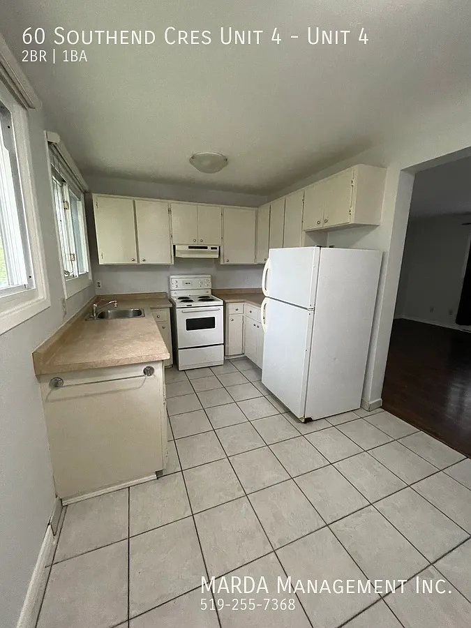 Spacious 2 Bed/1bath Unit At Southend Mews In Chatham + Hydro — Photo 2
