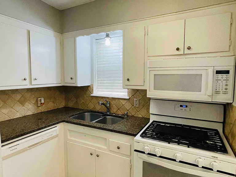 6168 S Madison Pl #B — Photo 11