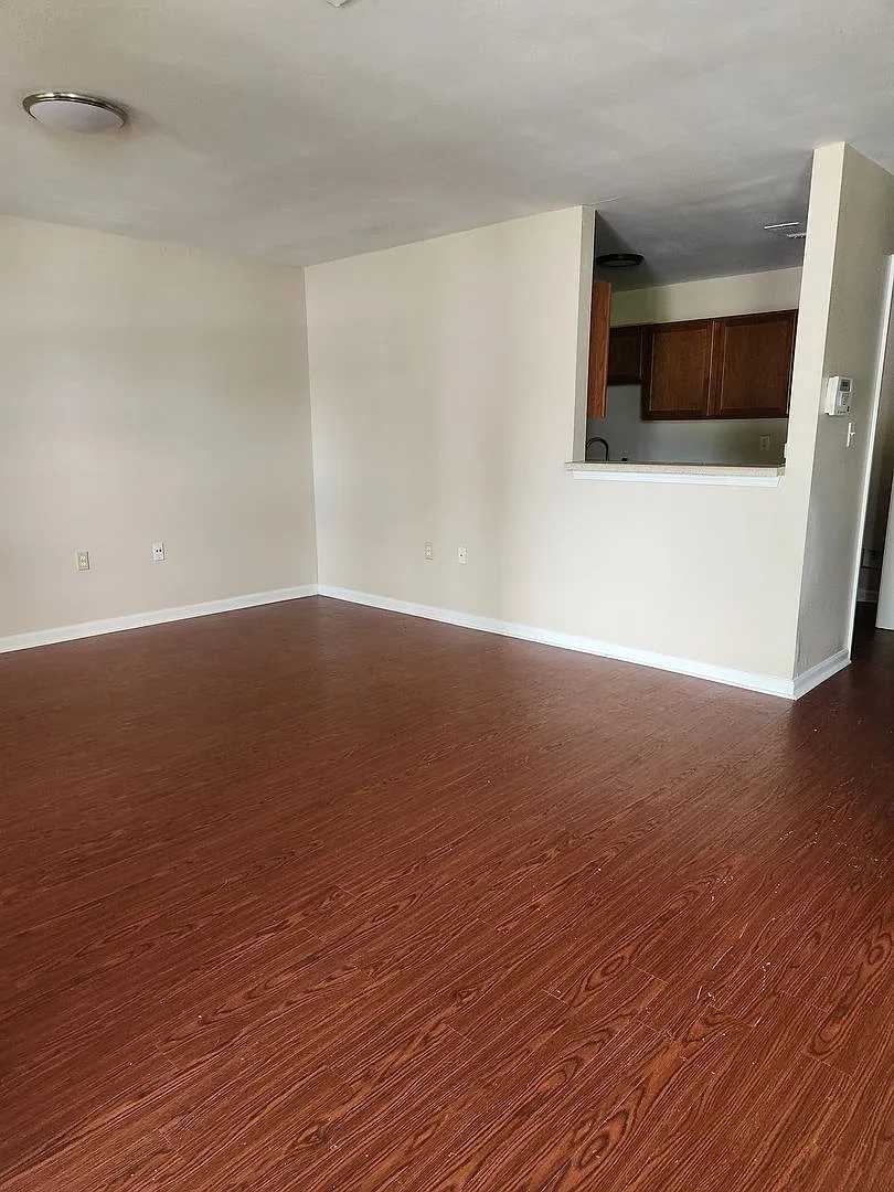 House for Rent — Photo 2