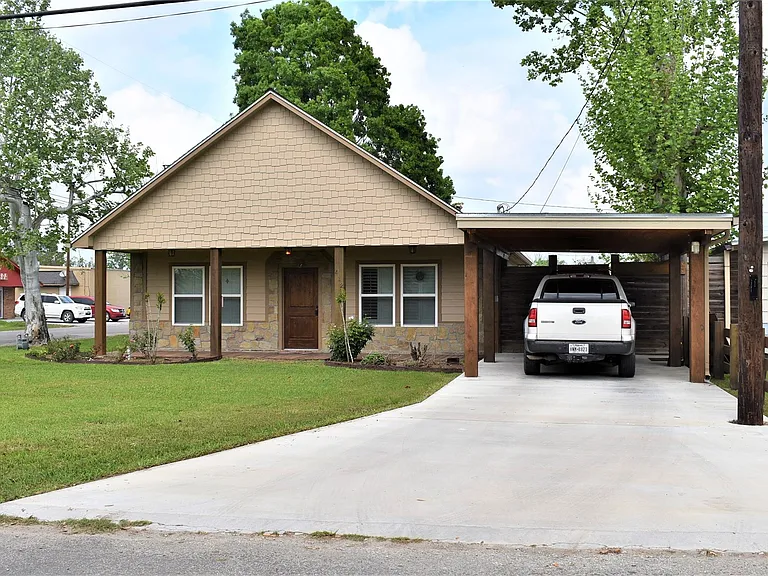 412 Pecan St — Photo 1