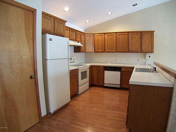 5th image of 2040 Lakeview Dr