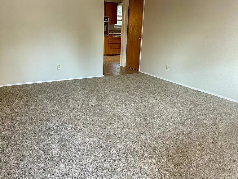 2104 W Runyan Ave — Photo 4