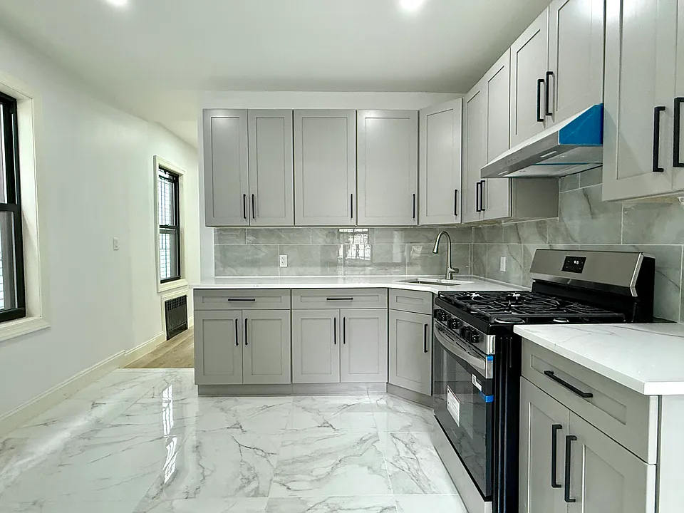 629 E 28th St #GROUND