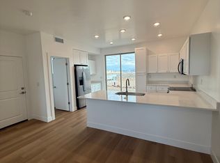 1336 E Lone Rock View Dr, Big Water, UT 84741