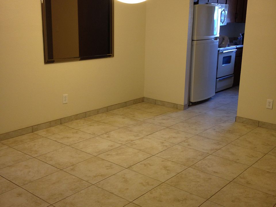 Dining area off kitchen