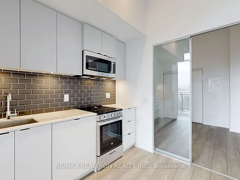 285 Dufferin St #401 — Photo 12
