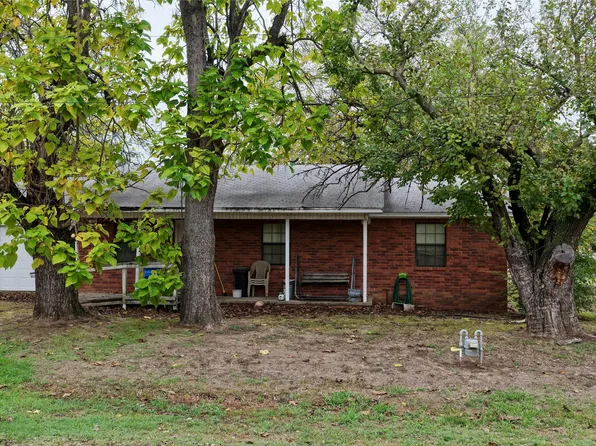 602 NW 4th St, Checotah, OK 74426