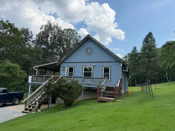 224 Lucky Hearts Farm Dr, Normantown, WV 25267