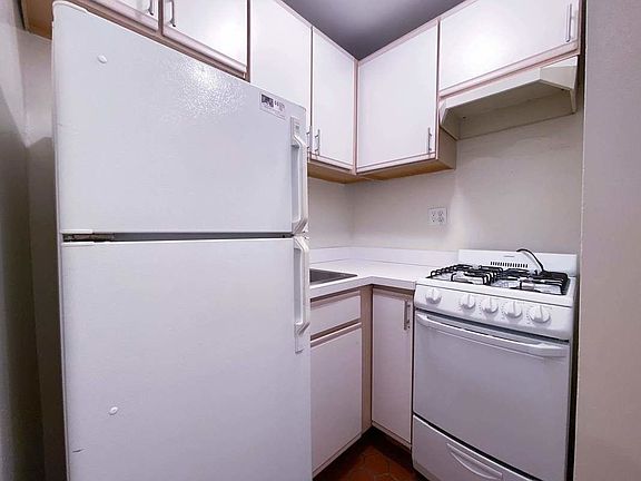 5th image of 444 W 46th St APT 2C