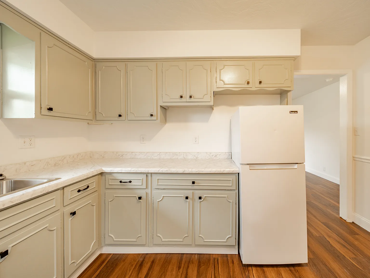 3 bed, 1.5 bath, 1500 sqft, $1,499 — Photo 2