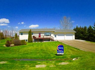 207 Lake View Dr, Devils Lake, ND 58301