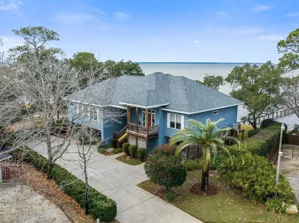 1533 Coral Ln, Gulf Breeze, FL 32563