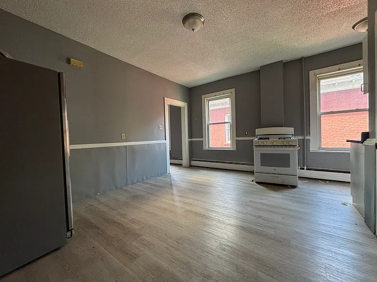 208-210 Franklin Ave #2N — Photo 2
