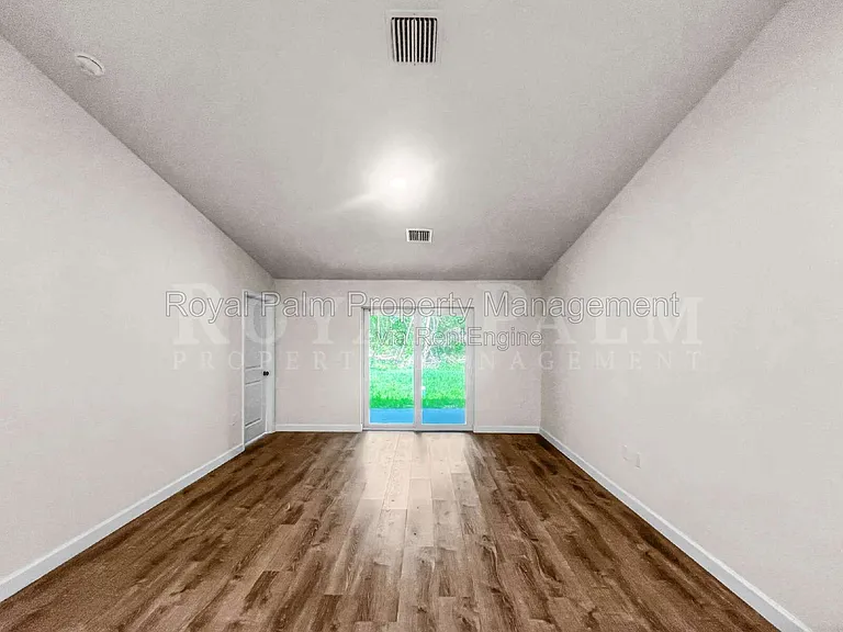 745 Harry Ave S — Photo 8