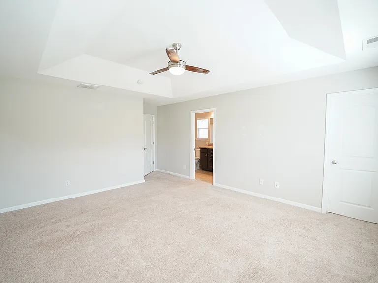 215 Shelton St — Photo 16