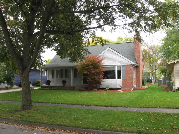 409 Hart St, Essexville, MI 48732