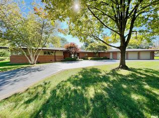 390 E High Point Rd, Peoria, IL 61614