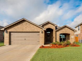 1404 Sun Dr, Fort Worth, TX 76108