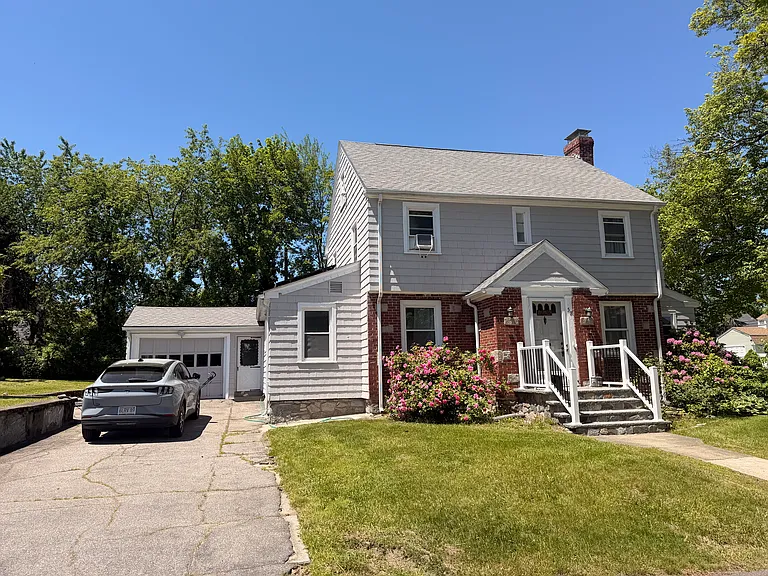 58 Farrar Ave — Photo 1