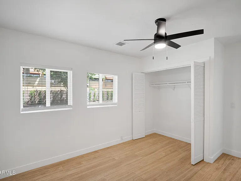 4028 E Edgemont Ave — Photo 22