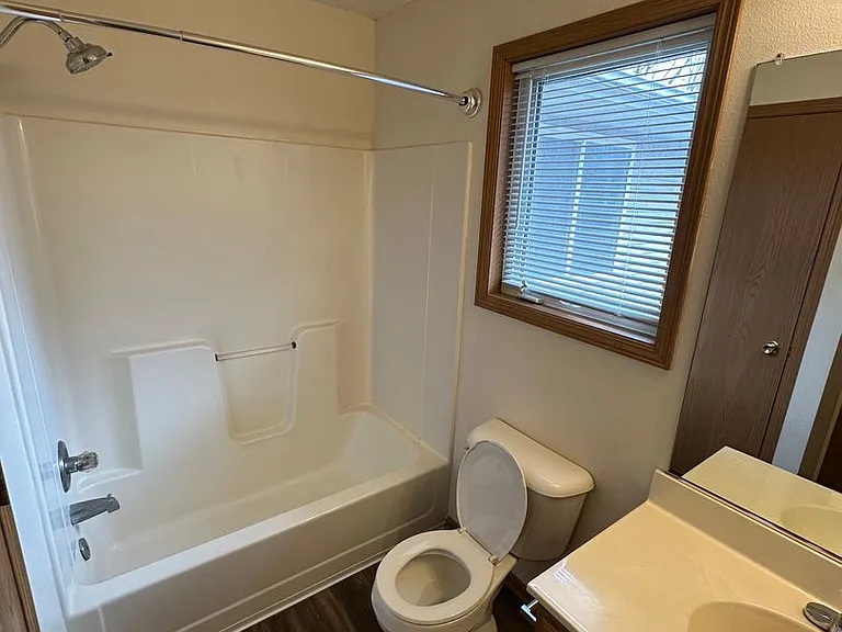1011 Kellogg Ave — Photo 5