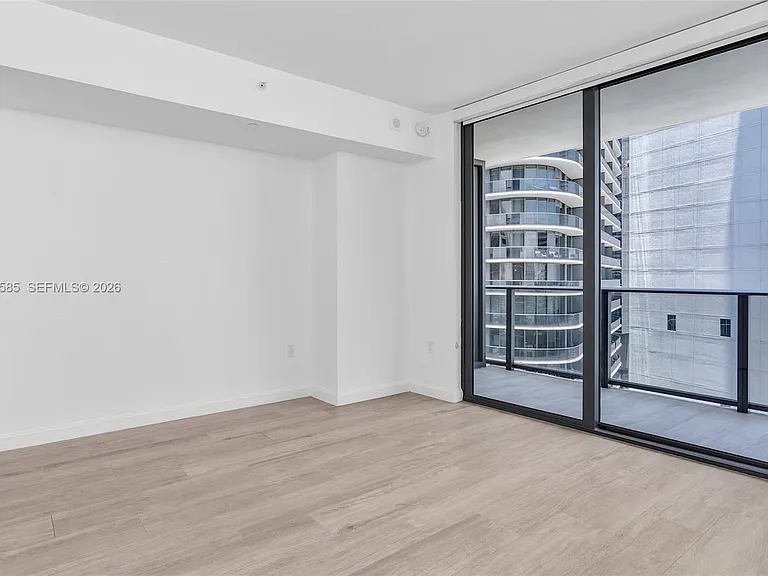 45 SW 9th St #3502 — Photo 16