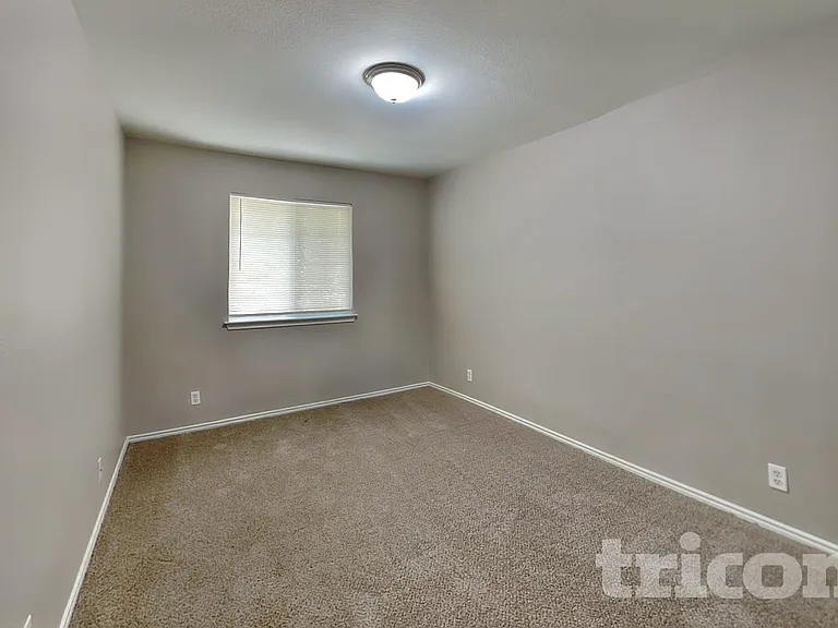 6734 Sandy Point Dr — Photo 14