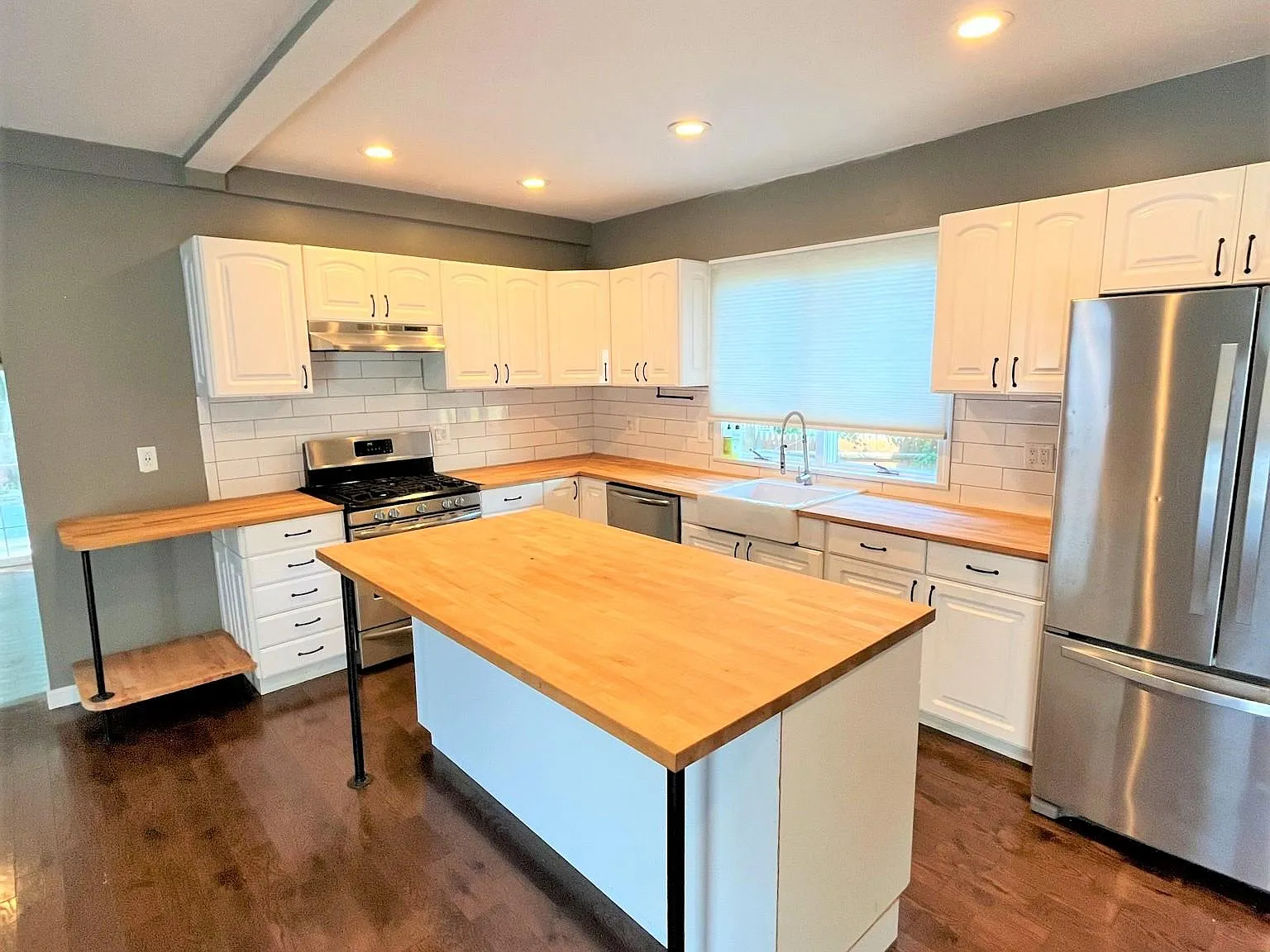 3 bed, 1800 sqft, $3,100 — Photo 1