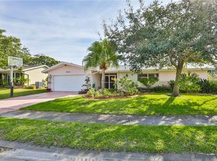 9023 Saint Andrews Dr, Seminole, FL 33777