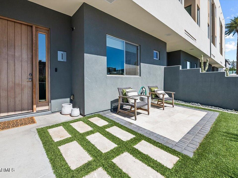 1st image of 3150 E GLENROSA Avenue #1