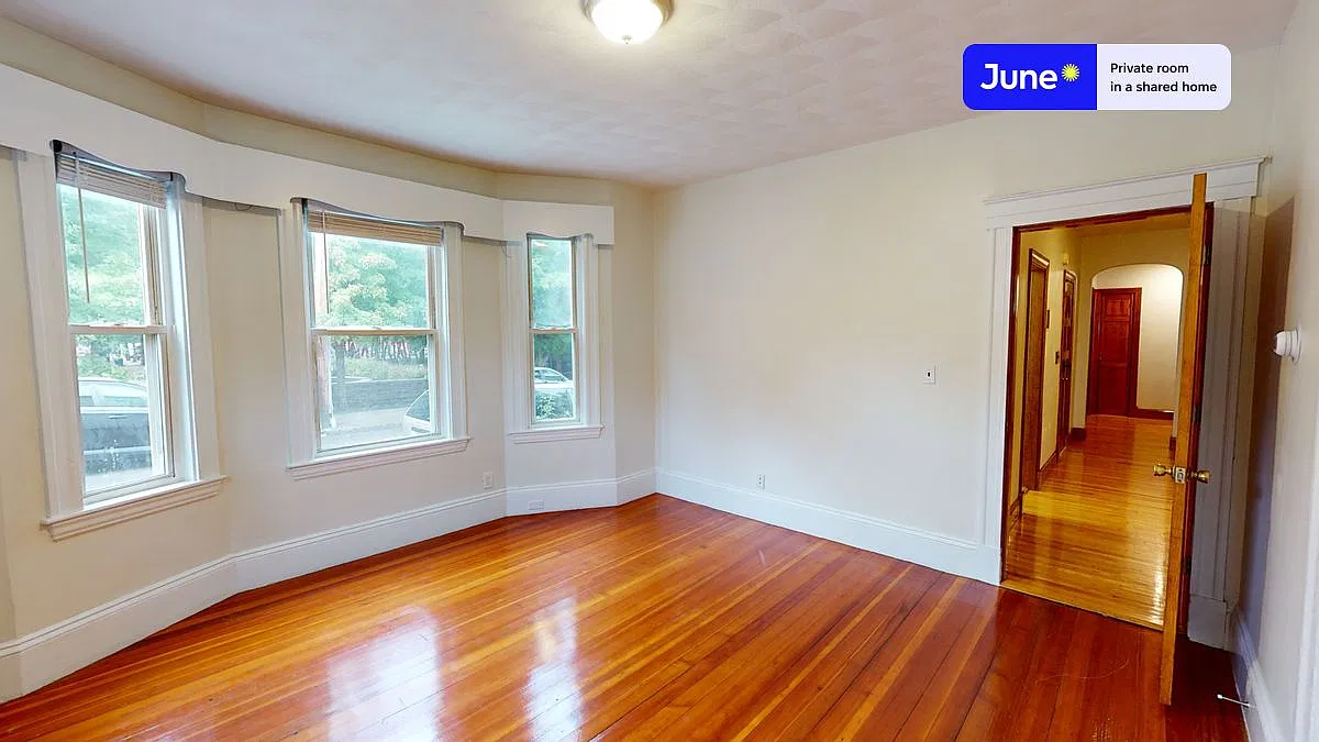 Queen bedroom in 5 bed/1 bath home in Somerville #1343 D — Photo 3