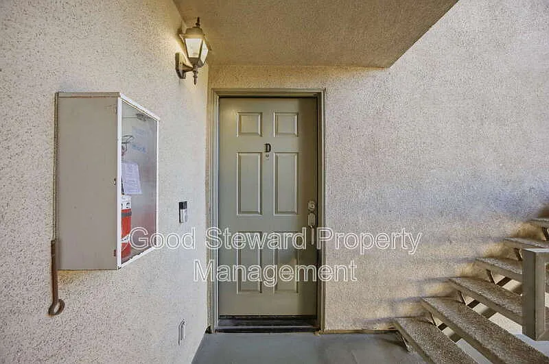 2 bed, 2.0 bath, 917 sqft, $2,800 — Photo 2