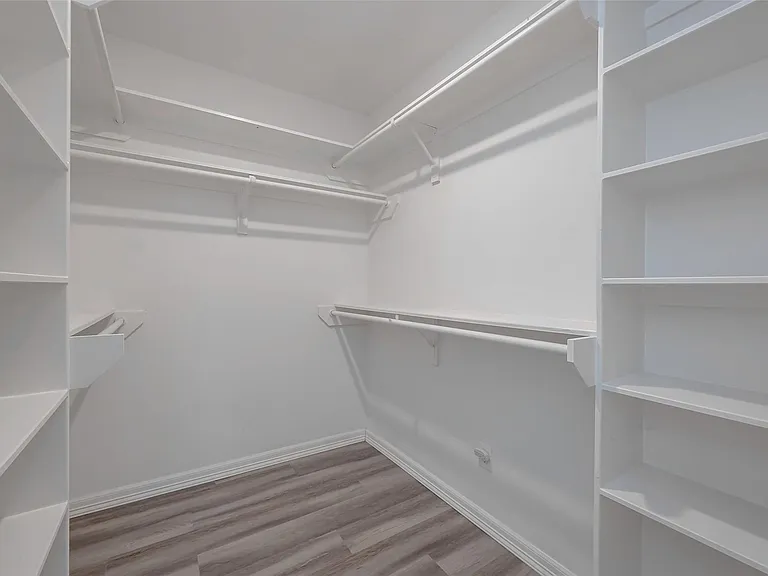 6322 Victoria St — Photo 23