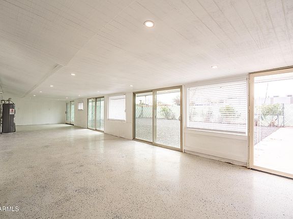 3rd image of 205 E Lee Street