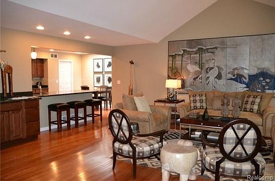 4th image of 5199 Woodlands Dr #1