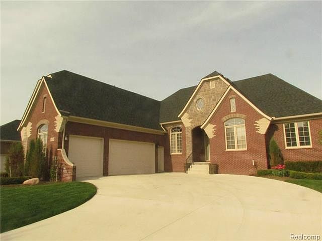 1st image of 54706 Pelican Ln
