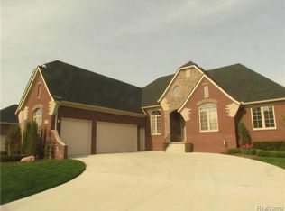 54706 Pelican Ln, Shelby Township, MI