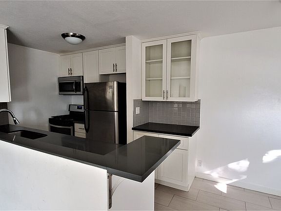 3rd image of 441 N Virgil Ave
