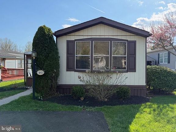 2nd image of 512 Willow Ln