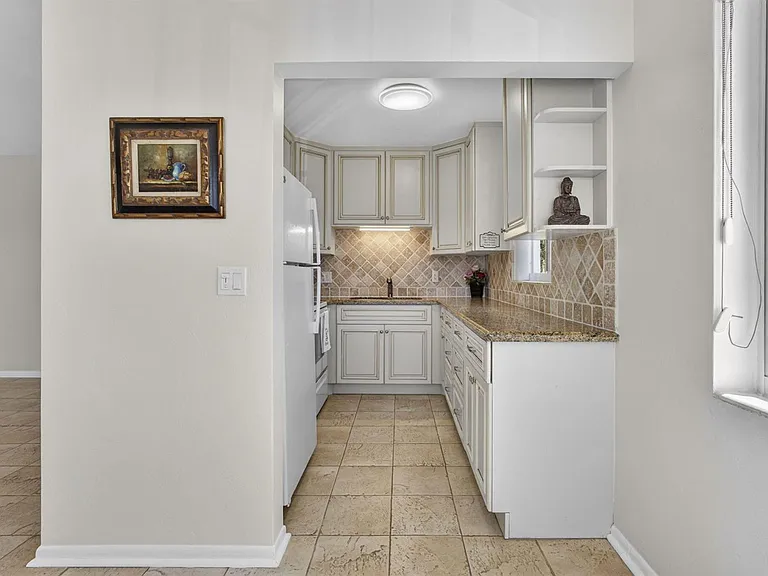 3402 Cynthia Ln #201 — Photo 18
