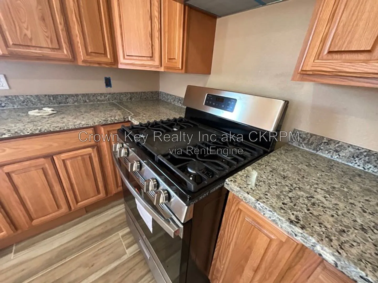 3 bed, 2.0 bath, 1144 sqft, $2,600 — Photo 4