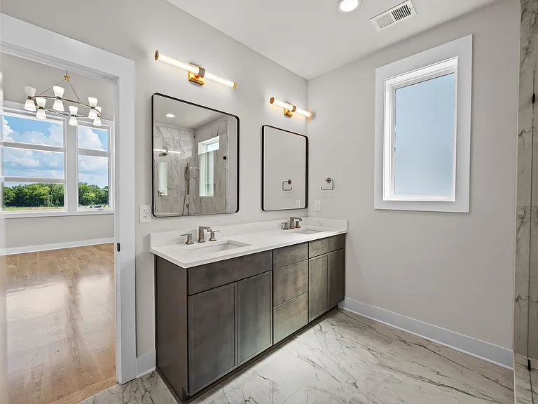 2525 W Heiman St #2525 — Photo 5