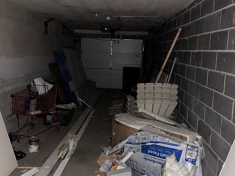 E Curtis St — Photo 17