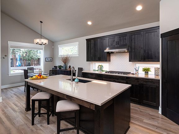 Chefs Island Kitchen>