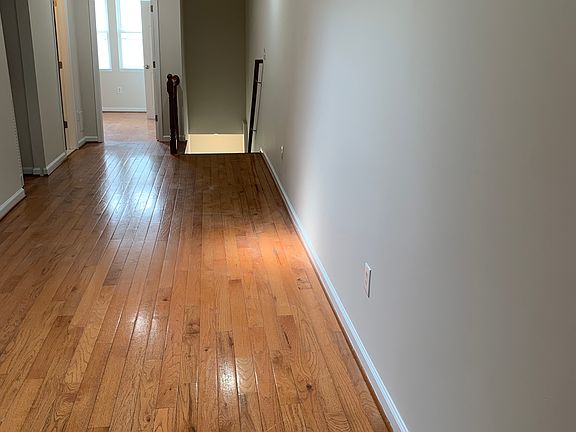 4th image of 402 N Milton Ave APT 402B